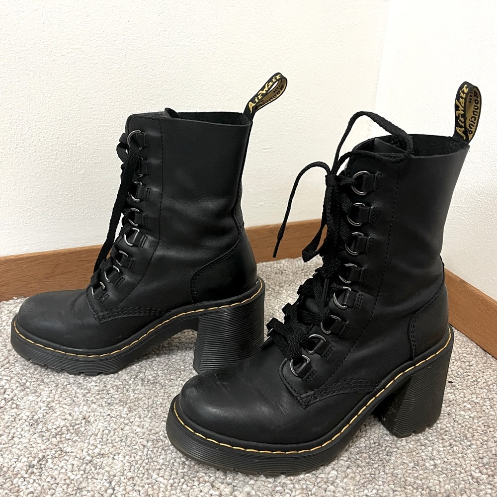 Women’s Chesney Doc Marten Heeled Platform Boots Size 7